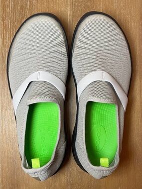 Oofos OOmg eeZee Low Black Slip-On Women's Shoes Size 8 39
